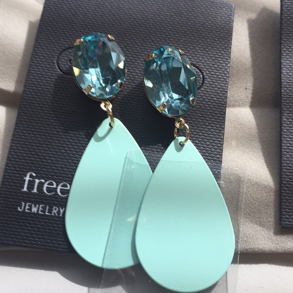 New Free Press earrings - 2 pairs - Picture 7 of 8